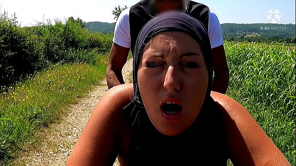 Wet This Unfaithful Muslim Asks For Directions, She Will Find It On The Hood Of The Unbelievably Bare Car