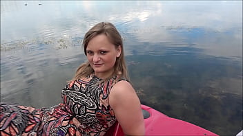 Naughty Tretboot-Fick Mitten Auf Dem See