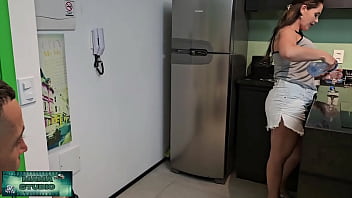 Full Hd: Kinky Mama Studio Em Cunhado Chega Antes Do Irm&Atilde_O Em Casa E Cunhada Oferece A Janta Para Ele