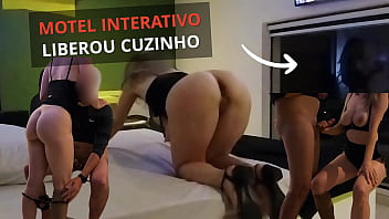 Hidden Cam: Rough Motel Interativo - Macho Comeu E Gozou No Cuzinho Que Escorreu Pra Bucetinha. A Camisinha Saiu E Fui Comida No Pelo. Corno Ficou S&Oacute_ Olhando Pelo Vidro.