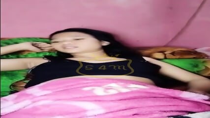 Intense Dedek Mei Rebahan Omek Santuy Lepas Handuk