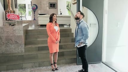Private: Hardcore Alexis Fawx - Horny Milf Bones Her Client - 4K