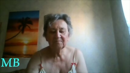 Hot Mit Oma Karin 80 J. In Den Tag Starten - 4K