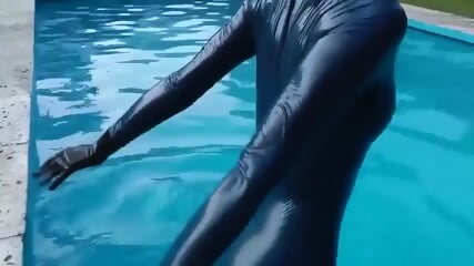 Insane Swimming In Latex Kinky4Ever