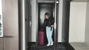 Must Watch: Kinky I Masturbate When Room Service Comes &Mdash; He Watches Then Fucks Me Rough And Gives Me A Messy Facial